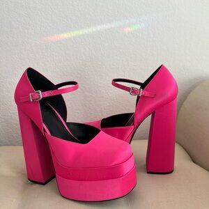 Gianni Bini Fuchsia Platform Heels